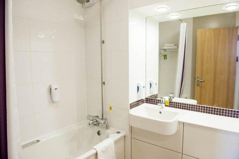 Premier Inn Huddersfield Central Dış mekan fotoğraf