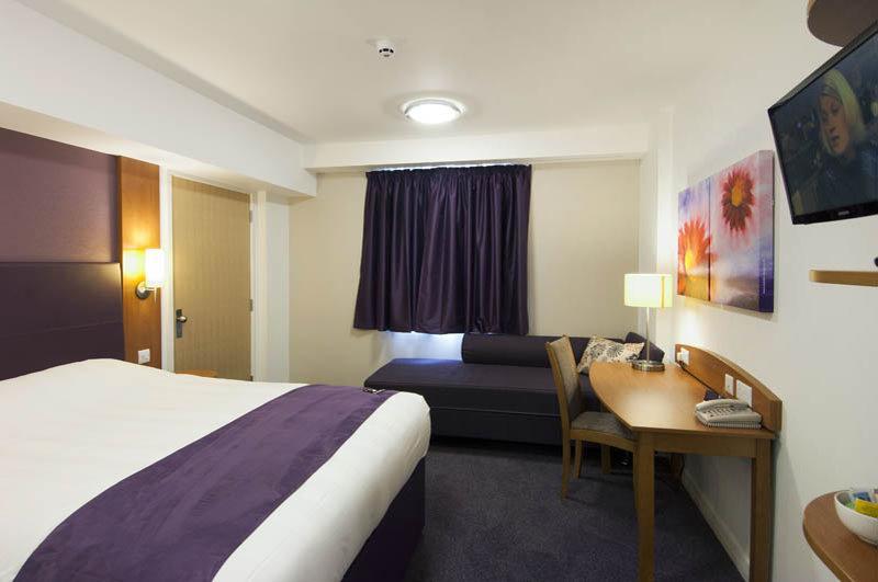 Premier Inn Huddersfield Central Dış mekan fotoğraf
